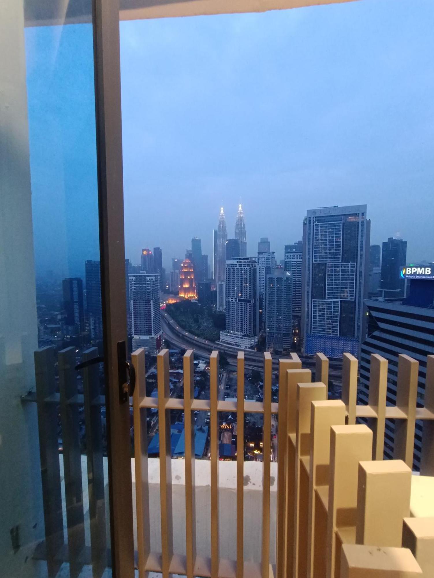 Cl 27A Insta Klcc View & Infinity Pool View Leilighet Kuala Lumpur Eksteriør bilde